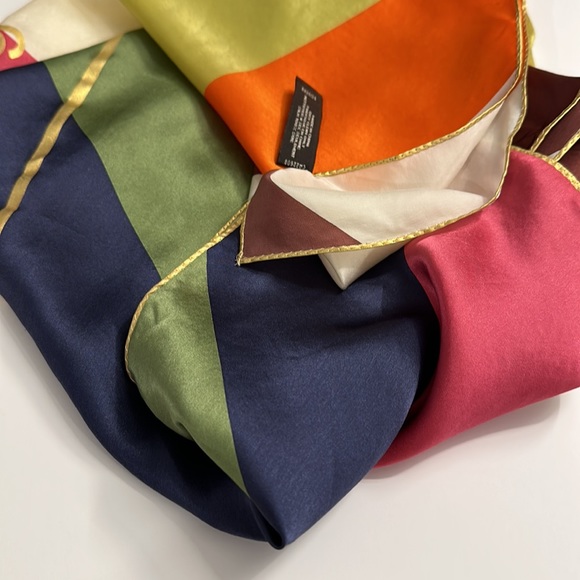 Oversized vintage, authentic COACH, square, silk scarf with gold trim - Picture 4 of 6